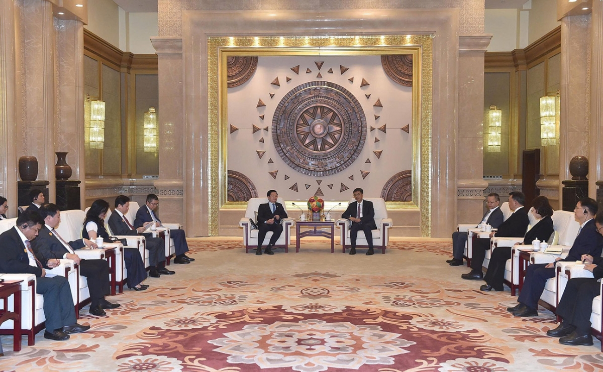 Deputy PM encourages local cooperation between Vietnam and China